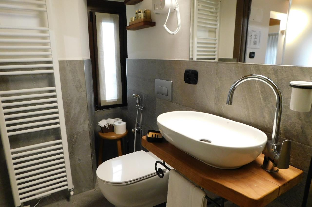 nicomatroomsdomodossola en rooms 019